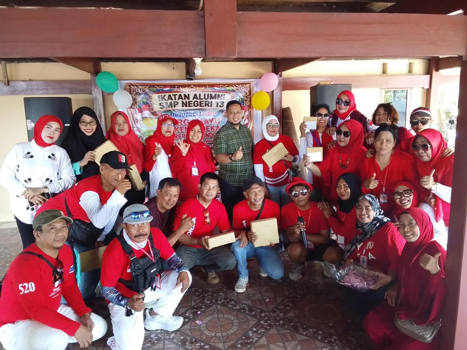 IKA SMPN 13 MAKASSAR GELAR PERINGATAN HUT KE-81 KEMERDEKAAN RI DAN SILATURAHMI DI TANJUNG BAYANG