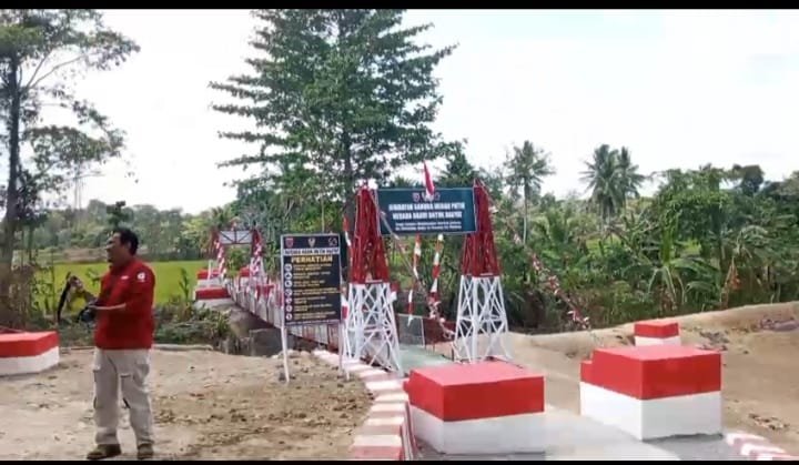 JEMBATAN GANTUNG ALAU SALO ANABANUA WAJO TELAH RAMPUNG PANGDAM DAN FORKOPIMCAM TINJAU LOKASI