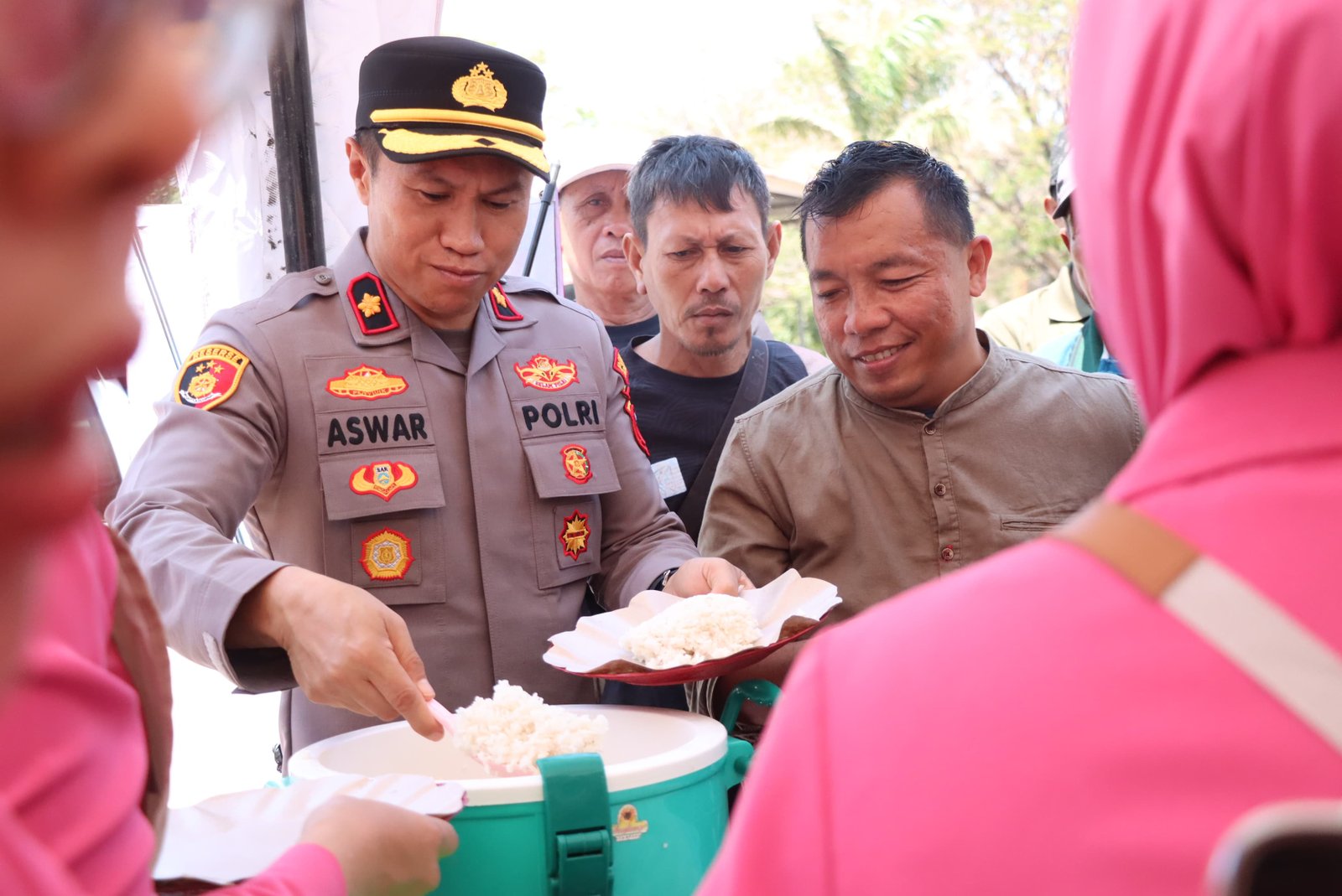 POLRES JENEPONTO POLDA SULSEL KEMBALI MENGGELAR PROGRAM KAMIS MAKAN GRATIS
