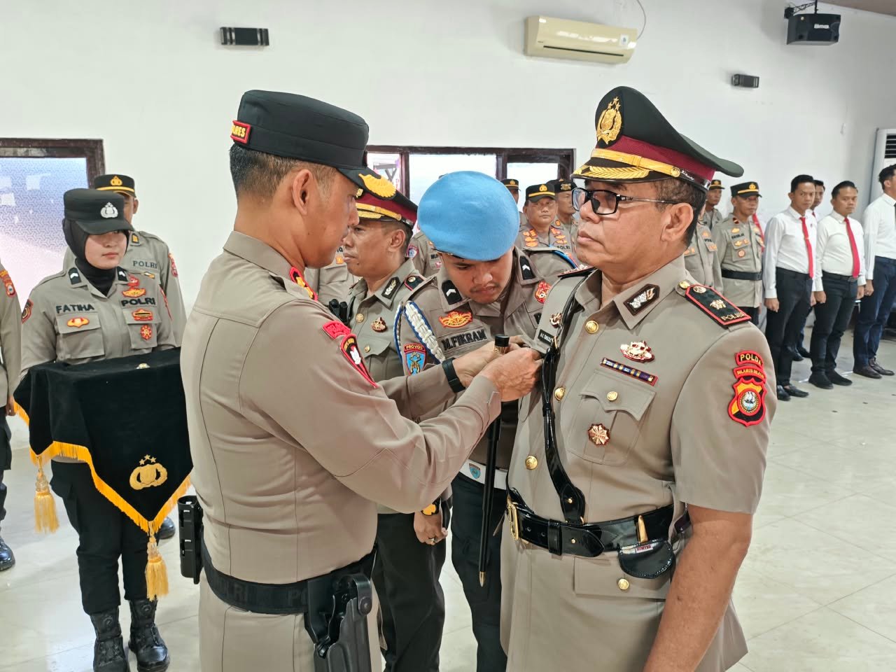 SERAH TERIMA JABATAN KABAG OPS POLRES ENREKANG, KAPOLRES TEKANKAN PROFESIONALISME DAN DEDIKASI DALAM PELAKSANAAN TUGAS