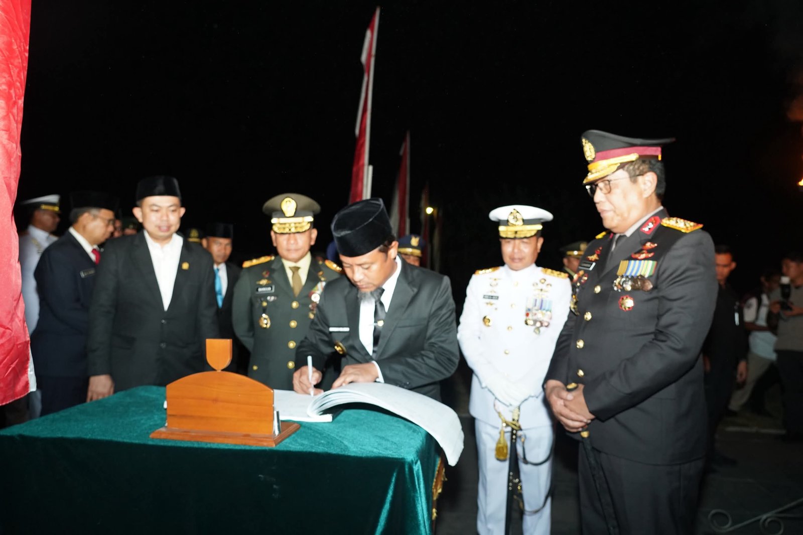 PANGDAM XIV/HASANUDDIN HADIRI APEL KEHORMATAN DAN RENUNGAN DI TMP PANAIKANG