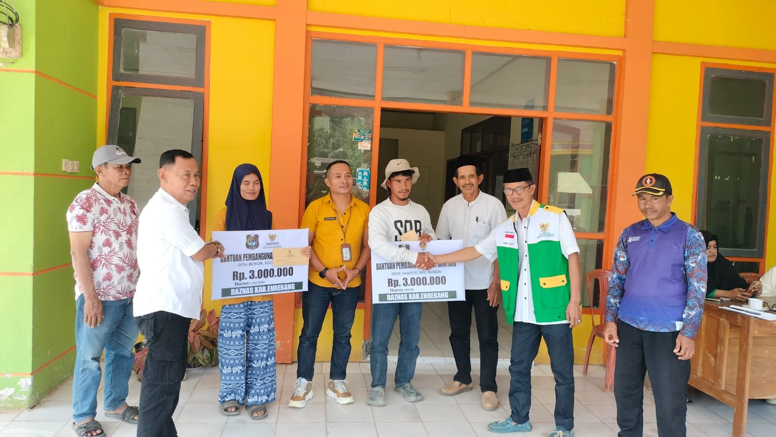BAZNAS ENREKANG SALURKAN BANTUAN SANITASI DAN RUMAH TINGGAL LAYAK HUNI BAGI MASYARAKAT TIDAK MAMPU
