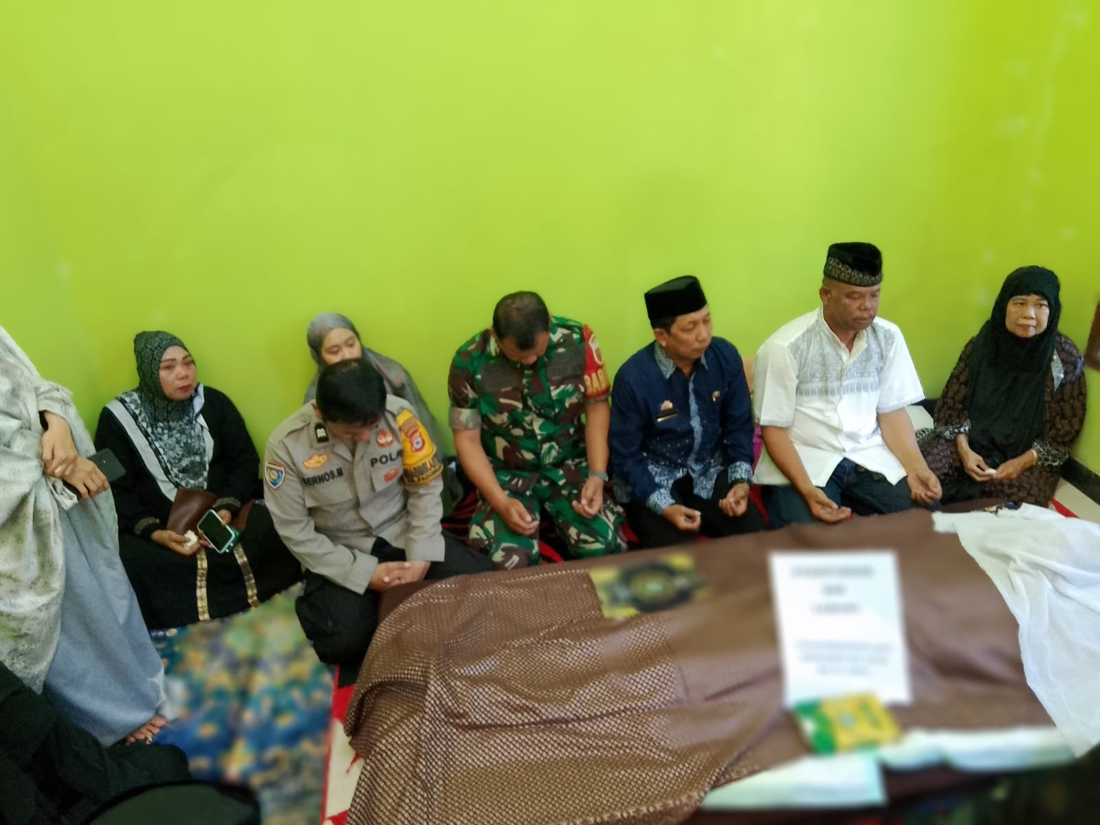 BHABINKAMTIBMAS PACCERAKANG MELAYAT KERUMAH DUKA TOKOH MASYARAKAT