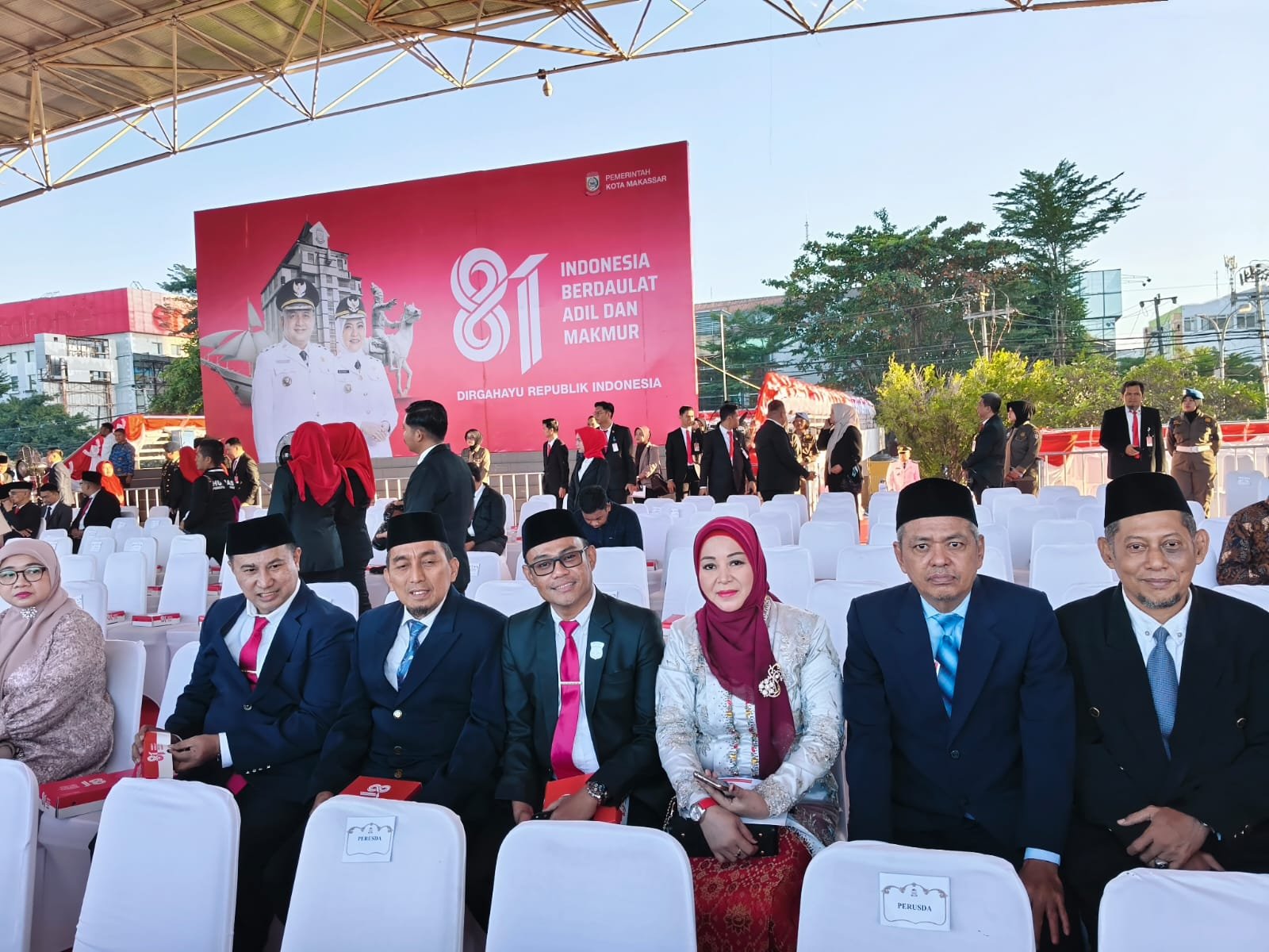 UPACARA PENGIBARAN BENDERA HUT KE-81 KEMERDEKAAN RI KHIDMAT DI LAPANGAN KAREBOSI