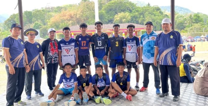 SMPN 2 ENREKANG TUMBANGKAN SMPN 6 DAN UKIR SEJARAH JUARA 1 VOLI TINGKAT KECAMATAN ENREKANG