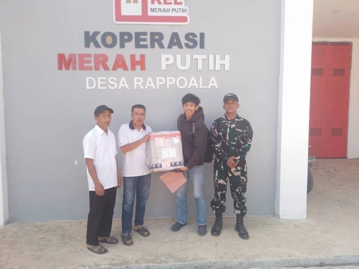 Babinsa Rappoala Dampingi Penyerahan Peralatan Koperasi Merah Putih