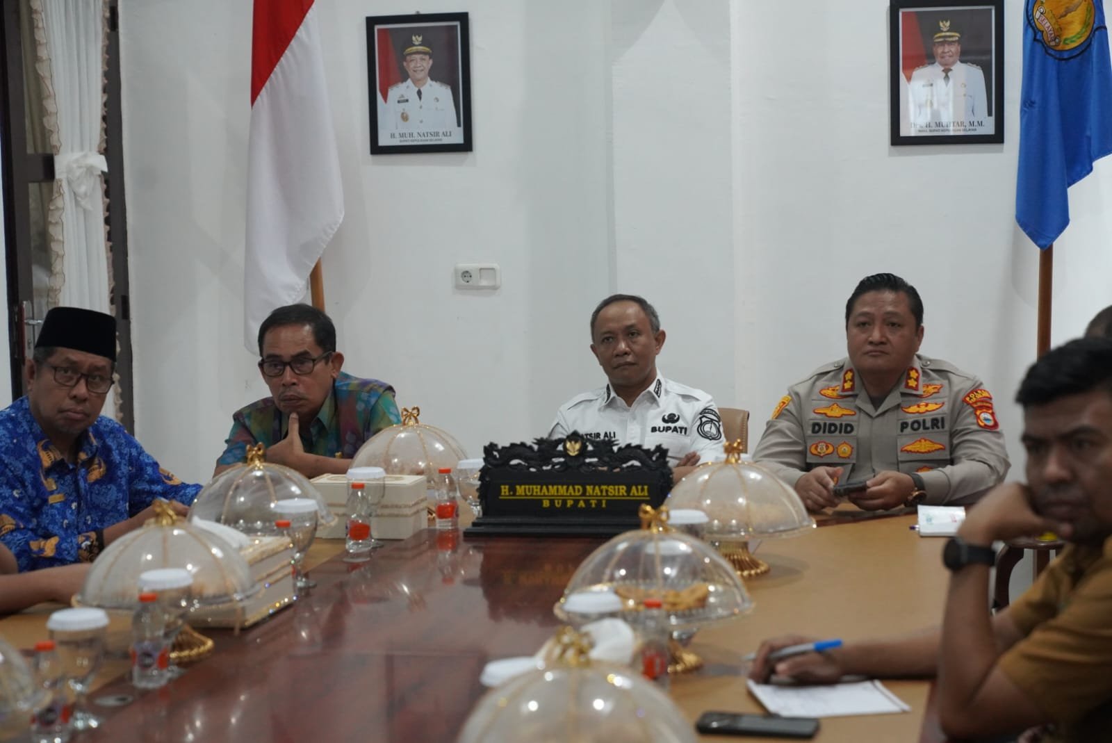 BUPATI NATSIR ALI PANGGIL AGEN LPJ, CARI AKAR PERSOALAN PENOLAKAN TABUNG BERKARAT