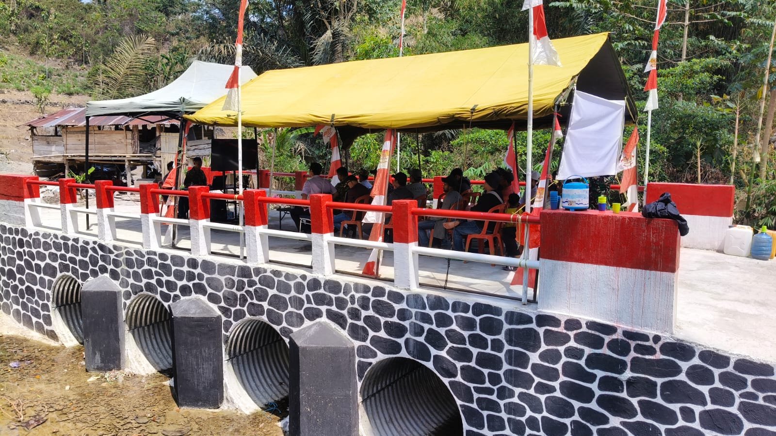 MELALUI VICON DANDIM ENREKANG IKUTI LAUNCHING 2.500 TITIK JEMBATAN GARUDA DAN 3.000 TITIK AIR BERSIH