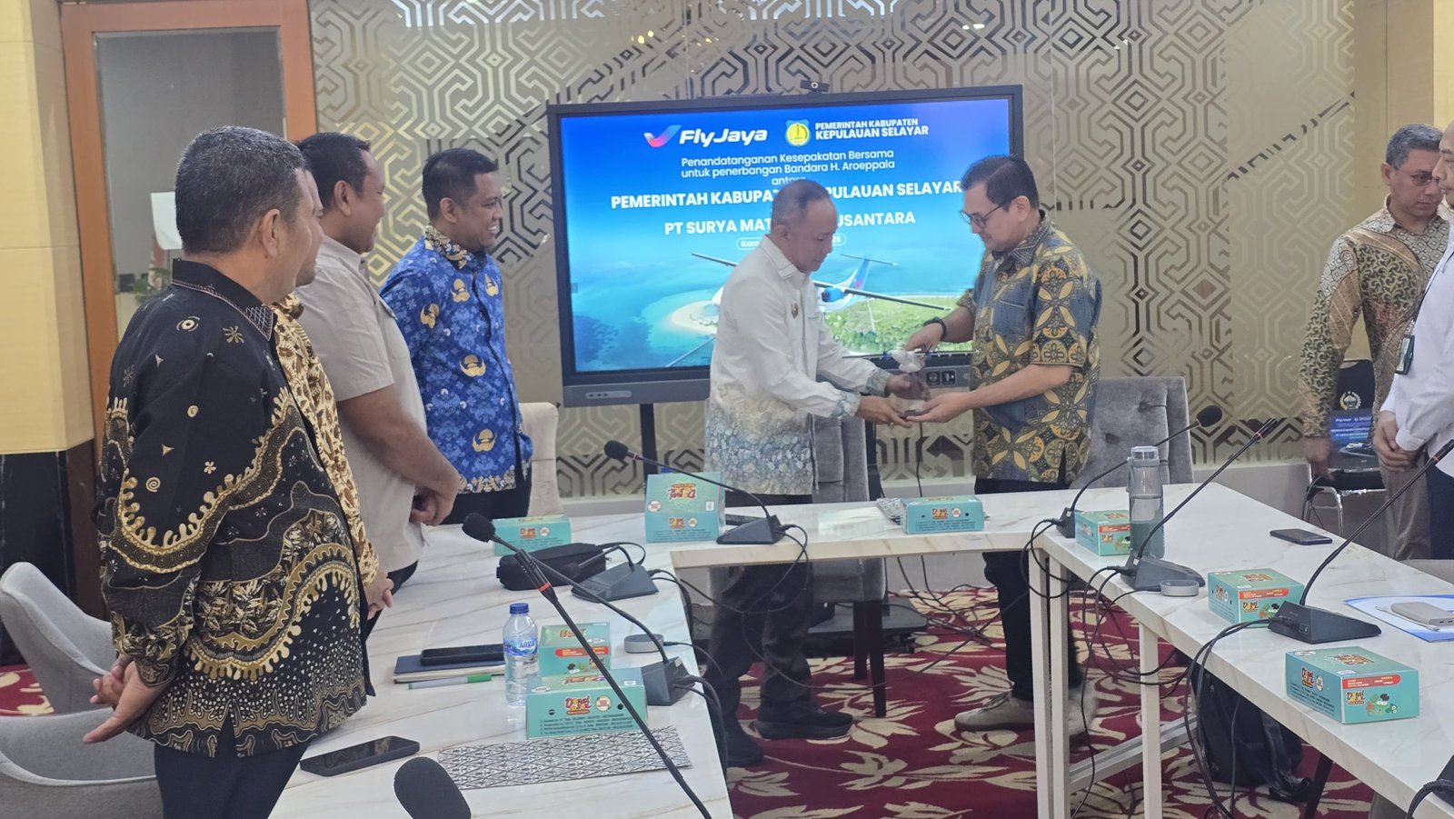 Pemkab Selayar Perpanjang Kerja Sama Penerbangan Bandara H. Aroepala dengan FLY Jaya
